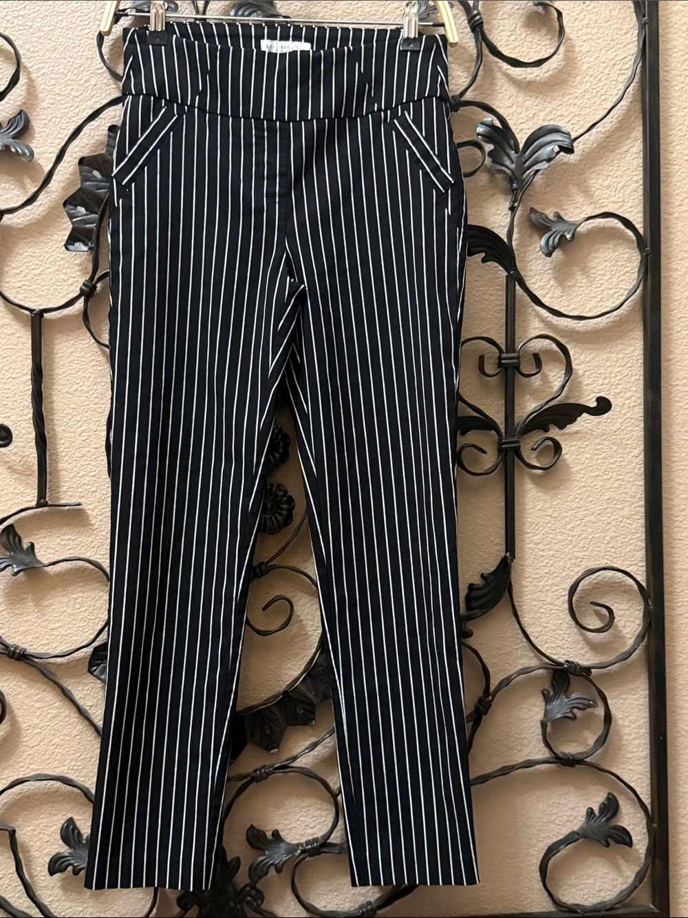 EST 1946 Black Pinstripe Pants - Classic Tailored Fit No flaws Size 6